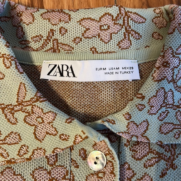 Green college shirt with pink flowers and shell buttons - Picture 4 of 4